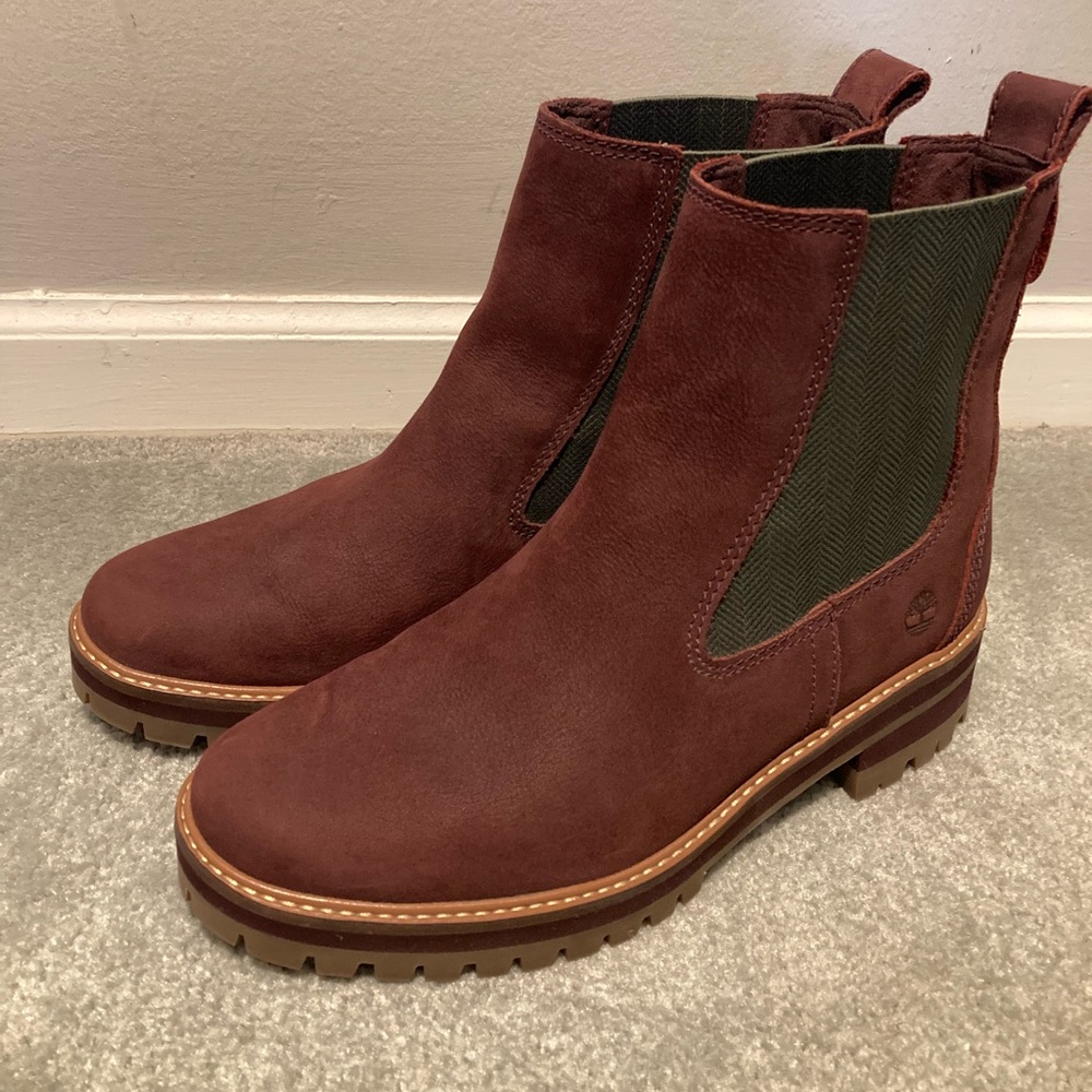 Timberland Courmayeur Valley Chelsea Boot Burgundy Women's 9.5 like new